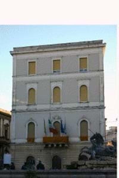 Avviso chiusura Uffici al pubblico per l'intera giornata del 2 maggio 2025